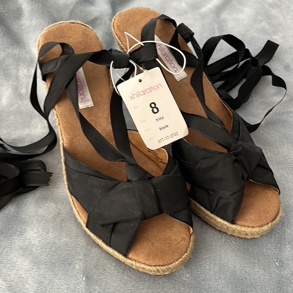 Womens Xhilaration Wrap Around Ankle Black Espadrilles Wedges Shoes Heels Size 8 - Picture 2 of 7
